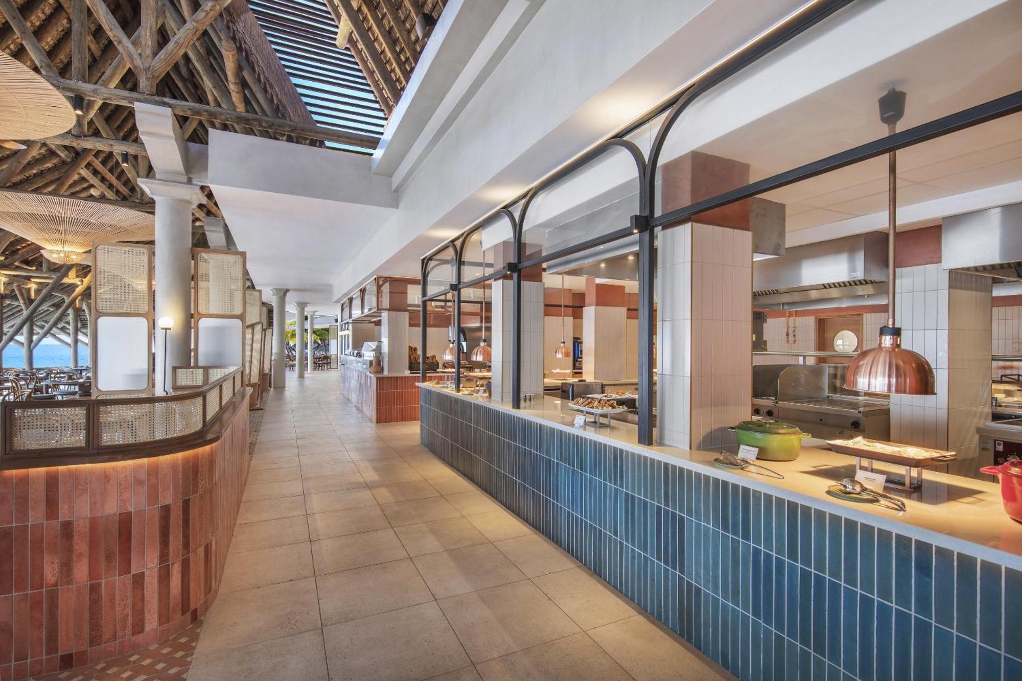 Paradis Beachcomber Golf Resort & Spa Le Morne Exterior photo